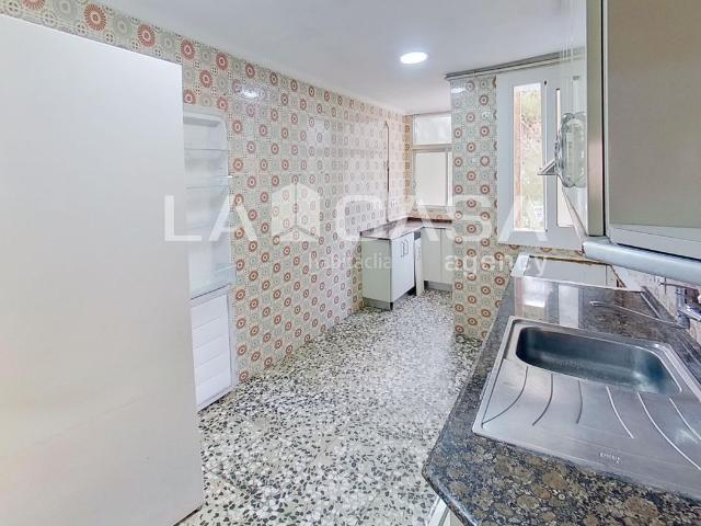 Piso en venta en Barcelona, La Verneda La Pau. Excelente oportunidad en el corazón de Sant Martí, en una tercera planta de finca con ascensor. Pisos.