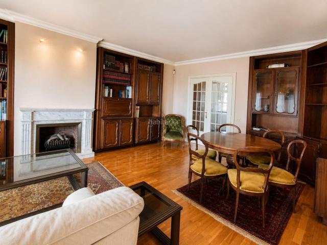 Piso en venta en Barcelona, La Vila Olímpica del Poblenou. Magnífica vivienda en Salvador Espriu con vistas al Puerto Olímpico. Pisos.
