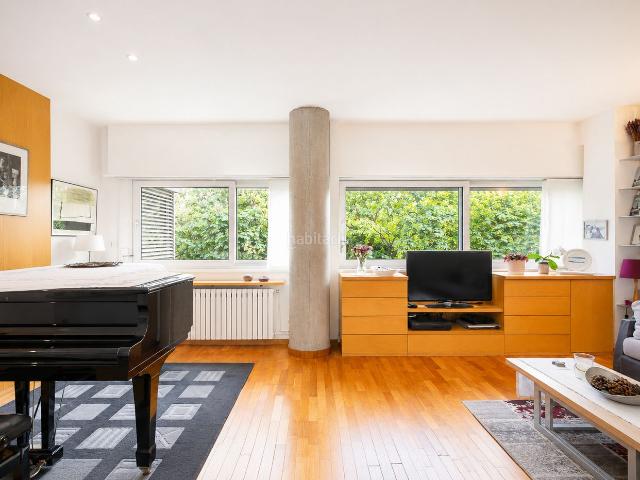 Piso en venta en Barcelona, La Vila Olímpica del Poblenou. PISO AMPLIO Y SOLEADO A LADO DEL MAR. Pisos.