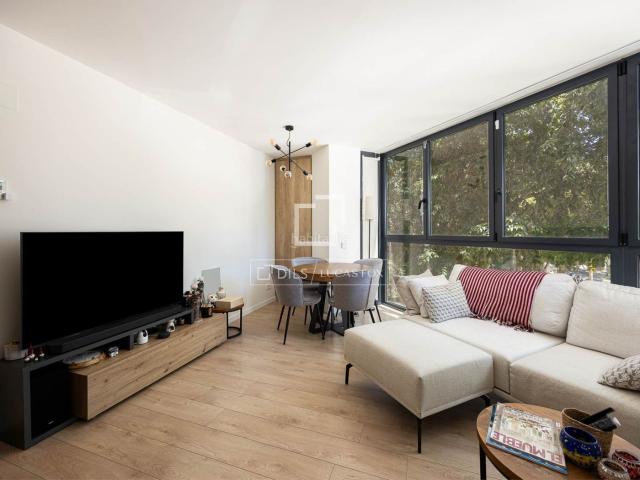 Piso en venta en Barcelona, La Vila Olímpica del Poblenou. Piso en excelentes condiciones de 2 dormitorios en venta en Poblenou, Barcelona. Pisos.
