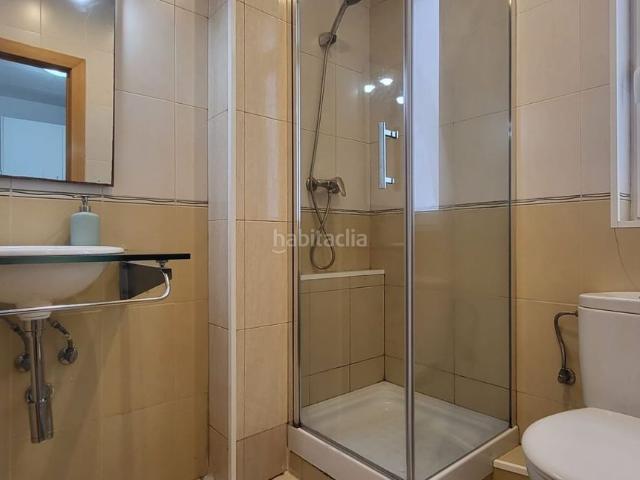 Piso en venta en Barcelona, La Bordeta. Acogedor piso en perfecto estado para entrar a vivir. Pisos.