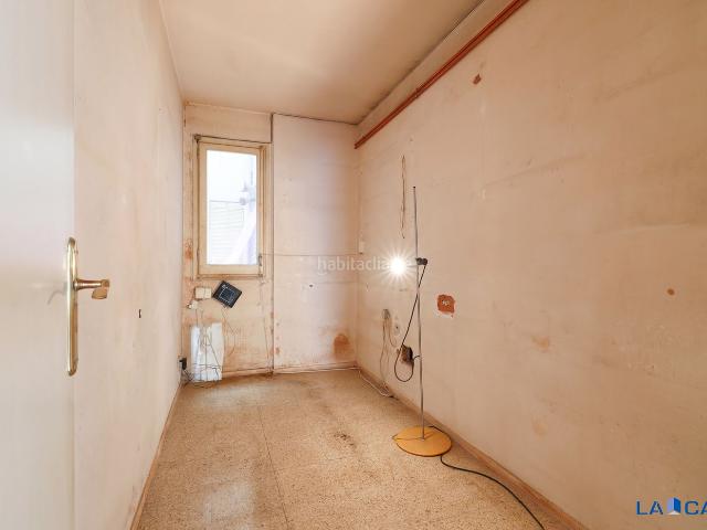 Piso en venta en Barcelona, La Bordeta. GRAN OPORTUNIDAD!. Pisos.