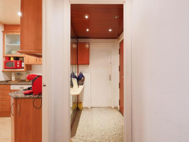Piso en venta en Barcelona, La Bordeta. Piso de 85 m con 3 dormitorios y terraza en Barcelona. Pisos.