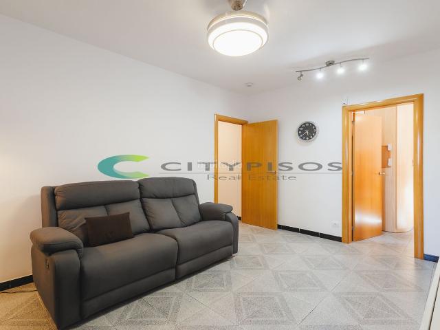 Piso en venta en Barcelona, La Bordeta. Pisos.