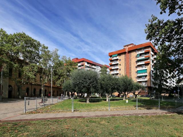 Piso en venta en Barcelona, La Guineueta. AMPLIO LOCAL COMERCIAL EN BARCINOVA. Pisos.