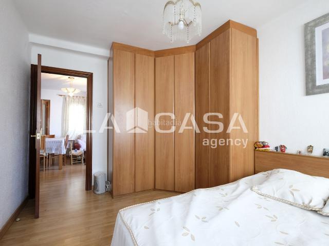 Piso en venta en Barcelona, La Guineueta. Pisos.