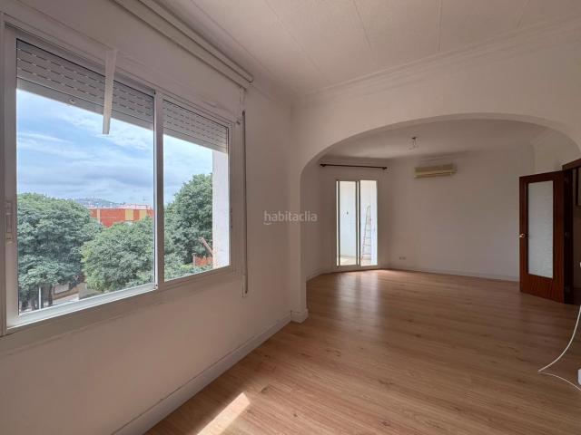Piso en venta en Barcelona, La Guineueta. Pisos.