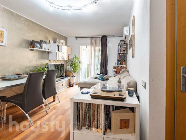 Piso en venta en Barcelona, La Guineueta. Pisos.