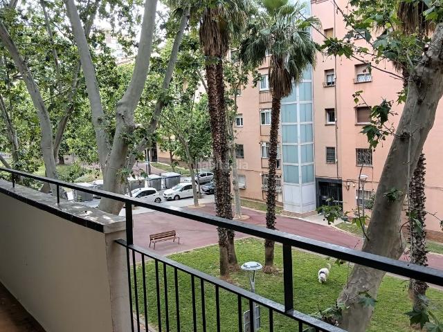 Piso en venta en Barcelona, La Guineueta. Pisos.