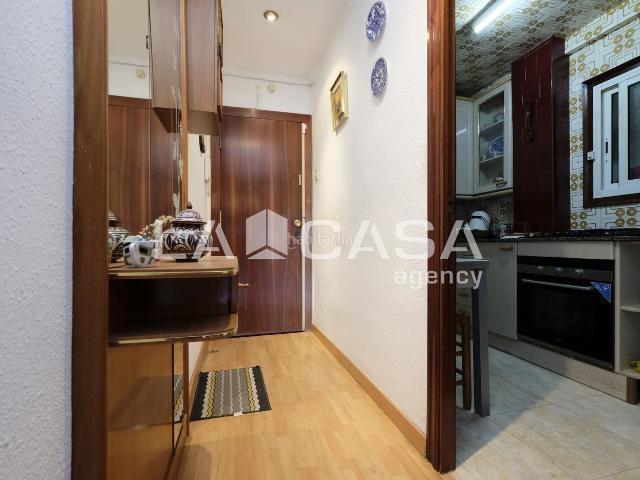 Piso en venta en Barcelona, La Guineueta. WhatsApp Paula Pisos.
