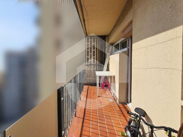 Piso en venta en Barcelona, La Guineueta. valldaura 285k. Pisos.