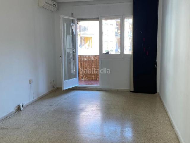 Piso en venta en Barcelona, La Marina del Port. OPORTUNIDAD PISO SEMINUEVO CON TERRAZA. Pisos.