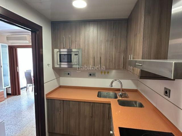 Piso en venta en Barcelona, La Marina del Port. Magnífico piso completamente reformado en venta en Paseo de la Zona Franca. Pisos.