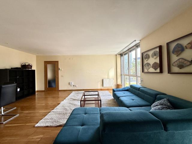 Piso en venta en Barcelona, La Marina del Port. Magnífica vivienda en SantsMontjuïc, ubicación privilegiada con todos los servicios al alcance. Pisos.