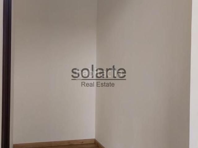 Piso en venta en Barcelona, La Marina del Port. Piso bien conservado con excelente distribución. Pisos.