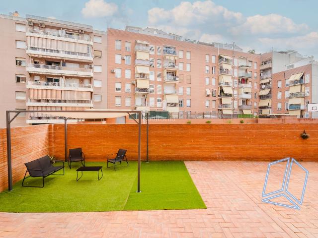 Piso en venta en Barcelona, La Marina del Port. Piso Carrer de la Mare de Déu de Port, Barcelona. Pisos.