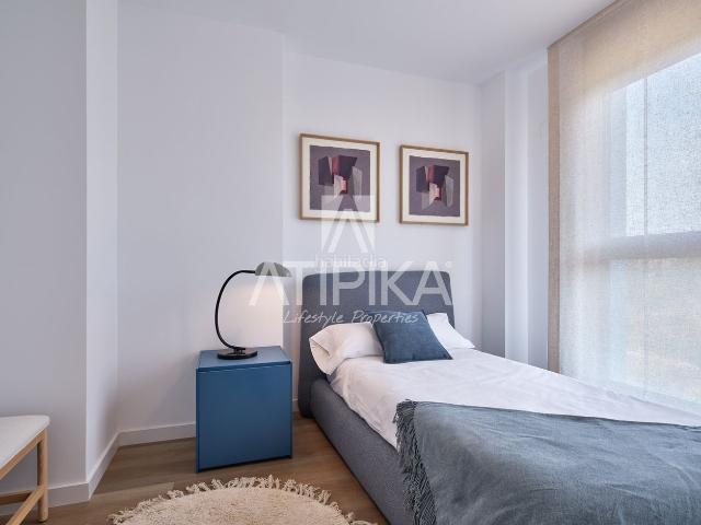 Piso en venta en Barcelona, La Marina del Port. Piso de obra nueva en venta a estrenar de 2 habitaciones, piscina comunitaria y gimnasio en Montjuic. Pisos.