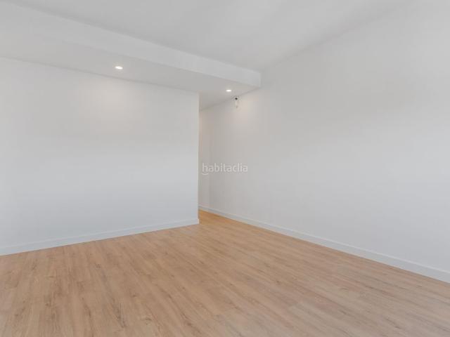 Piso en venta en Barcelona, La Marina del Port. Piso en venta en FERROCARRILS CATALANS. Pisos.