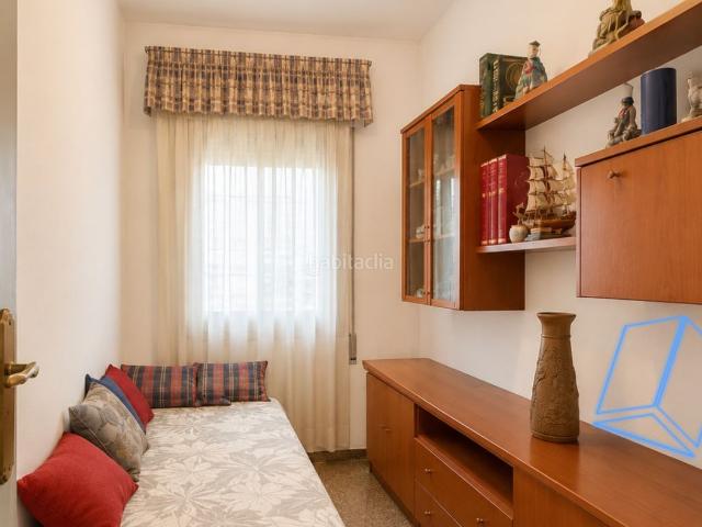 Piso en venta en Barcelona, La Marina del Port. PISO LUMINOSO CON BALCÓN Y GRAN POTENCIAL DE REFORMA EN LA MARINA DEL PORT. Pisos.