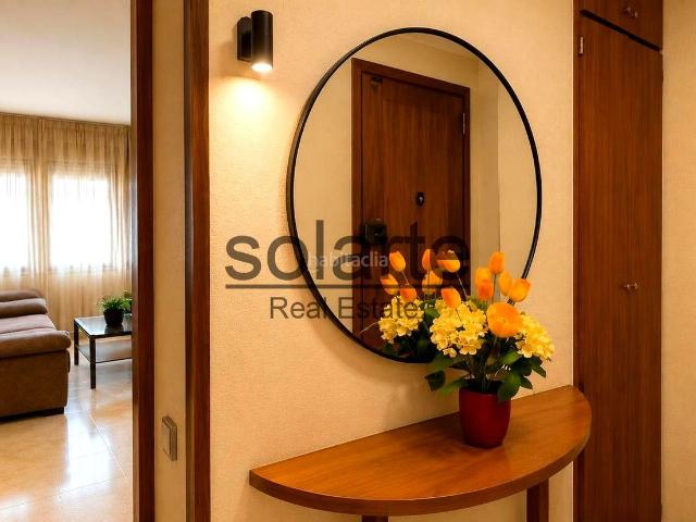Piso en venta en Barcelona, La Marina del Port. Piso luminoso con gran potencial. Pisos.