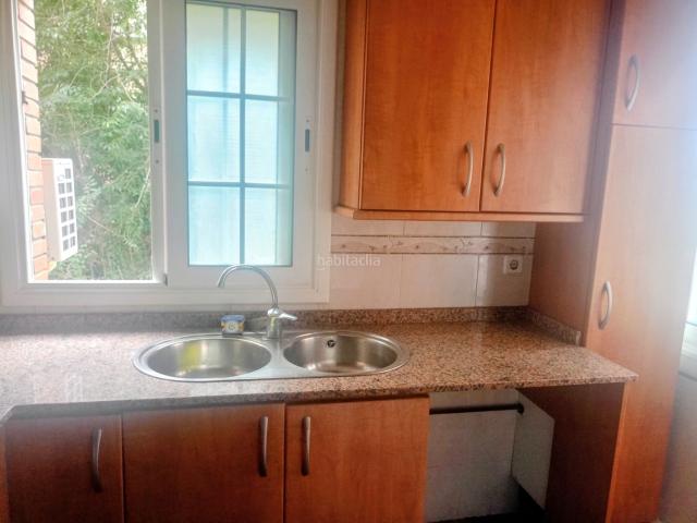 Piso en venta en Barcelona, La Marina del Port. PISO PARA REFORMAR A TU GUSTO. Pisos.
