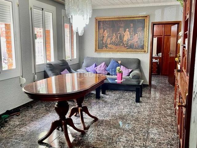 Piso en venta en Barcelona, La Marina del Port. PISO REFORMADO MUY LUMINOSO TODO EXTERIOR CON MUY BUENA DISTRIBUCION. Pisos.