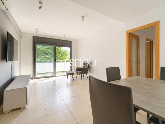 Piso en venta en Barcelona, La Marina del Port. Vistas a Montjuïc, terraza y parking. Pisos.
