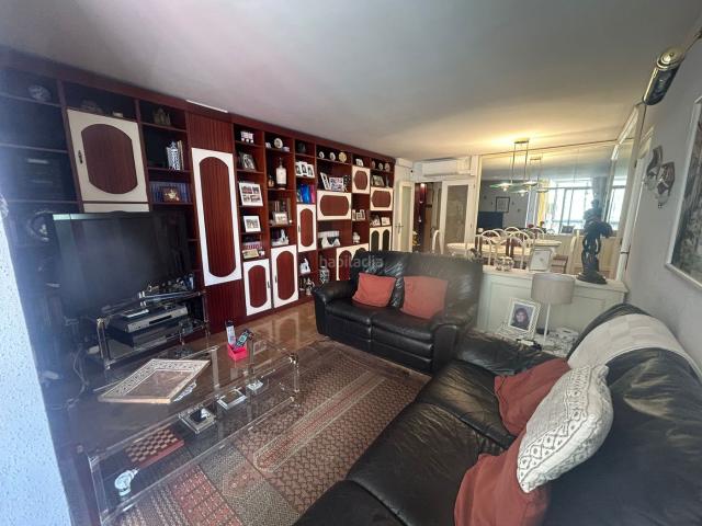 Piso en venta en Barcelona, La Nova Esquerra de l´Eixample. CON GRAN SALÓN 3 HABITACIONES Y DOS PLAZAS DE GARAJE INCLUIDAS EN LA FINCA. Pisos.