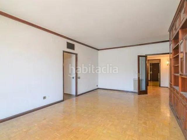 Piso en venta en Barcelona, La Nova Esquerra de l´Eixample. alto y con balcon, 4 hab. Pisos.