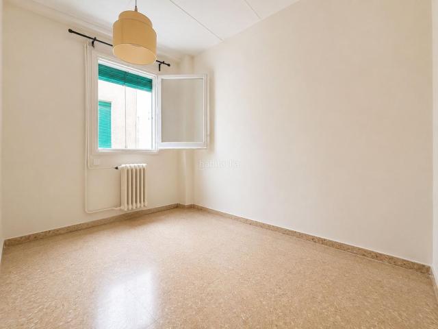 Piso en venta en Barcelona, La Nova Esquerra de l´Eixample. ALTO SOLEADO Y A REFORMAR EN CALLE VILADOMAT. Pisos.
