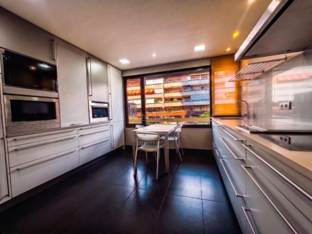 Piso en venta en Barcelona, La Nova Esquerra de l´Eixample. Gran oportunidad junto a Sants Estació piso de 90 m con múltiples posibilidades. Pisos.