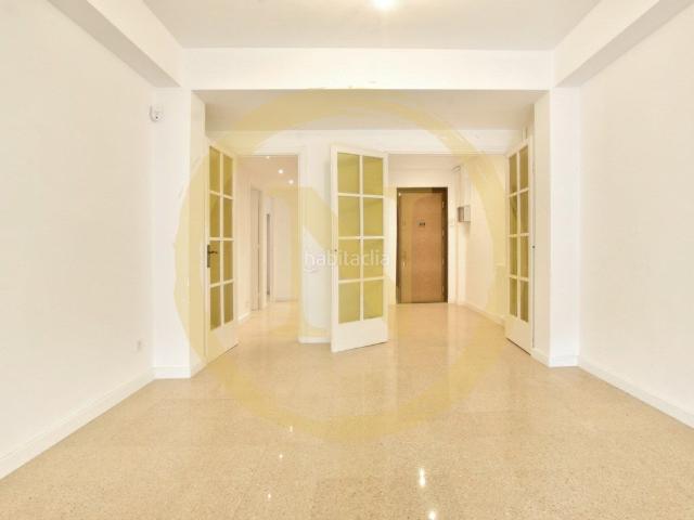 Piso en venta en Barcelona, La Nova Esquerra de l´Eixample. Luminoso y tranquilo piso de 5 habitaciones en el Eixample. Pisos.