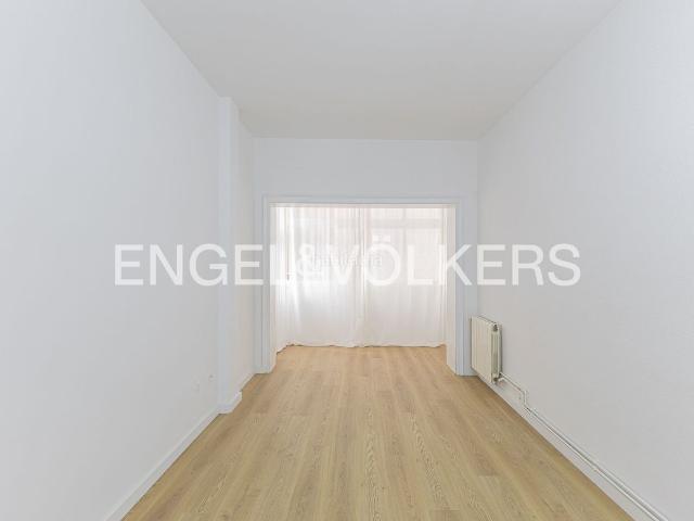 Piso en venta en Barcelona, La Nova Esquerra de l´Eixample. Piso tranquilo y reformado en calle Còrsega. Pisos.