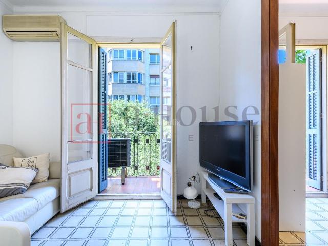 Piso en venta en Barcelona, La Nova Esquerra de l´Eixample. PISO CON DOBLE ORIENTACIÓN Y BALCÓN EN LA NOVA ESQUERRA DE LEIXAMPLE. Pisos.