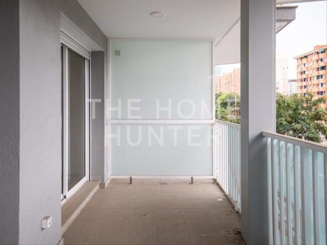 Piso en venta en Barcelona, La Marina del Port. Piso de 82 m2 con terraza en venta en La Marina del Port, Barcelona. Pisos.