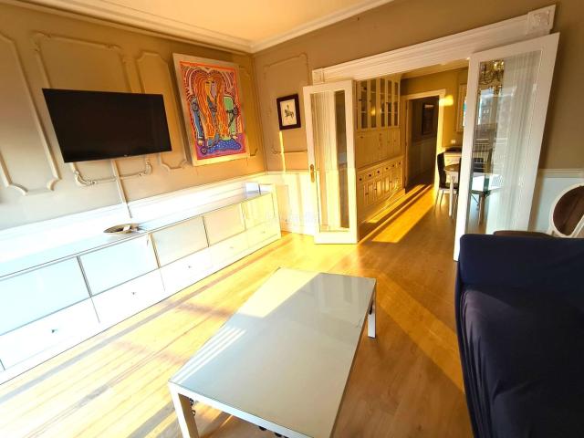 Piso en venta en Barcelona, La Nova Esquerra de l´Eixample. Precioso piso en Avda Tarradellas de 4 hab con terraza y LICENCIA TURISTICA. Pisos.