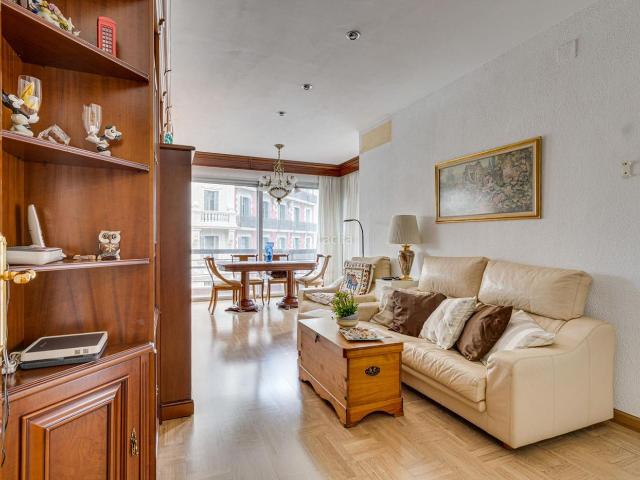 Piso en venta en Barcelona, La Nova Esquerra de l´Eixample. Urgell Provença. Pisos.