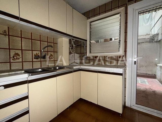 Piso en venta en Barcelona, Navas. ASCENSOR BALCON. Pisos.
