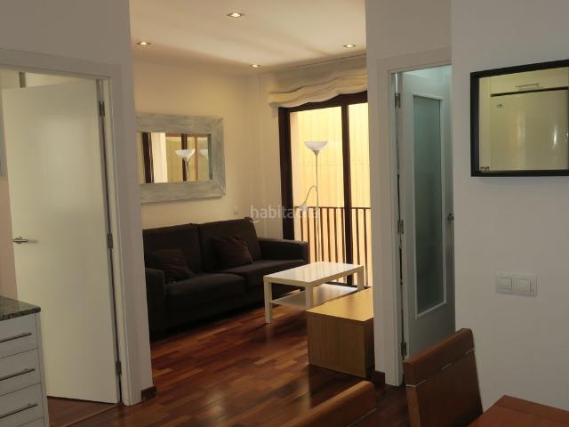 Piso en venta en Barcelona, Navas. Piso Biscaia Mallorca. calle peatonal. Amueblado, ideal parejas. Pisos.