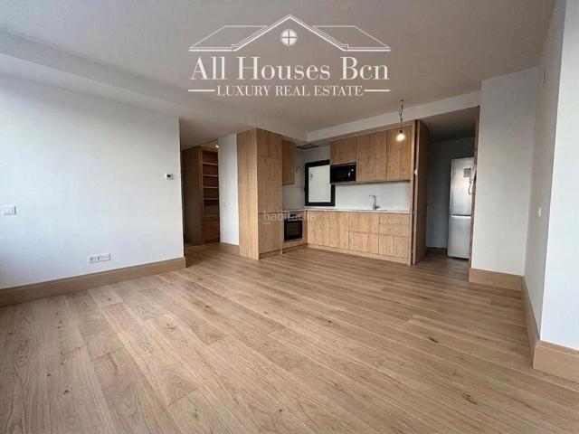 Piso en venta en Barcelona, Navas. Piso de diseño en Pi i Maragall. Pisos.