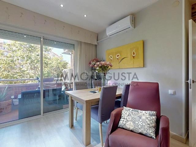 Piso en venta en Barcelona, Navas. Piso reformado muy luminoso. Pisos.