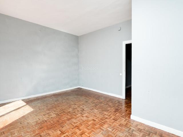 Piso en venta en Barcelona, Navas. Pisos.