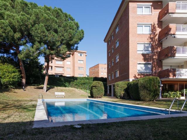 Piso en venta en Barcelona, Pedralbes. piso en venta en el exclusivo barrio de Pedralbes, zona ajardinada y piscina. Pisos.