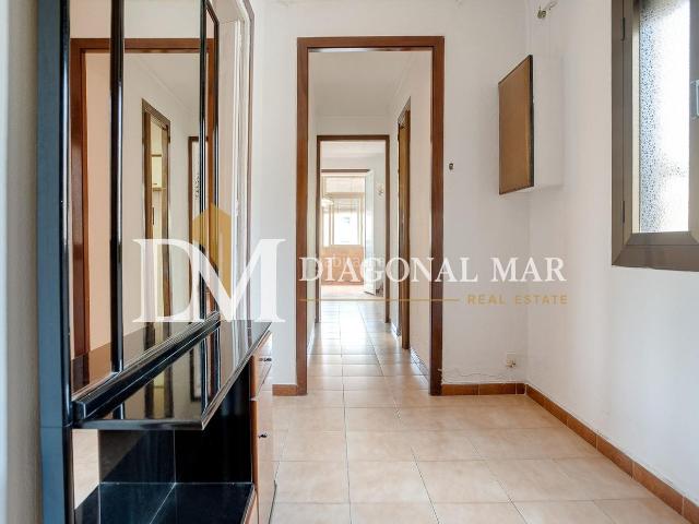 Piso en venta en Barcelona, Poblenou. Amplio piso en el corazon de poble nou con ascensor!. Pisos.