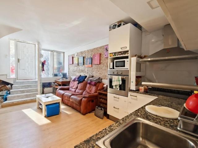 Piso en venta en Barcelona, Poblenou. Piso en Poblenou al lado del mar. Pisos.