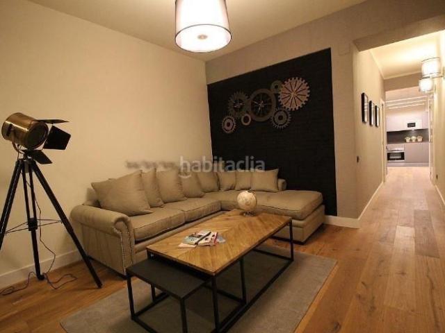 Piso en venta en Barcelona, Poblenou. Piso en venta reformado y amueblado El Besós i el Maresme. Pisos.