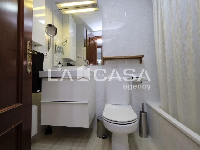 Piso en venta en Barcelona, Porta. AMPLIO PISO LUMINOSO DE 3 HABITACIONES JUNTO AL LLUCMAJOR. Pisos.