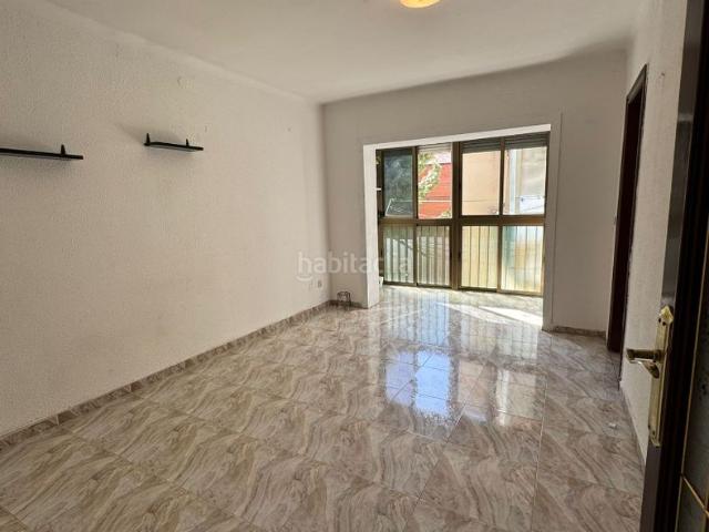Piso en venta en Barcelona, Porta. gran piso ideal para familias. Pisos.
