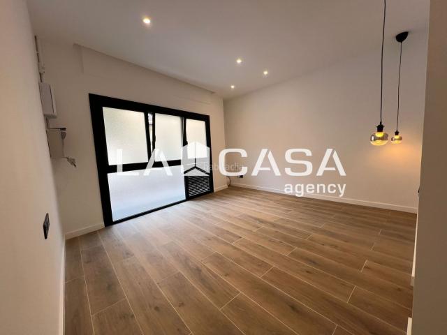 Piso en venta en Barcelona, Porta. Pisos.