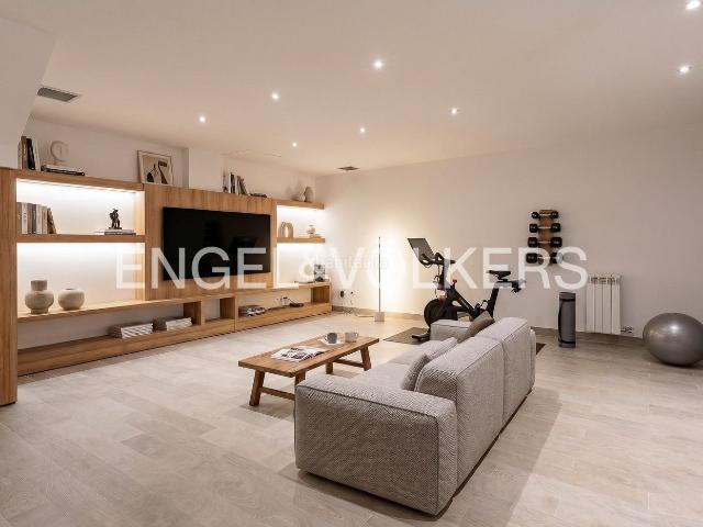 Piso en venta en Barcelona, Provençals del Poblenou. Un oasis en Poblenou 243 m, patio privado, a minutos del mar y del 22. Pisos.